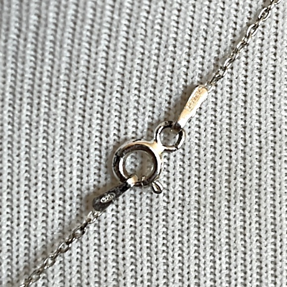 Sterling Silver Pendant and chain - Picture 5 of 7